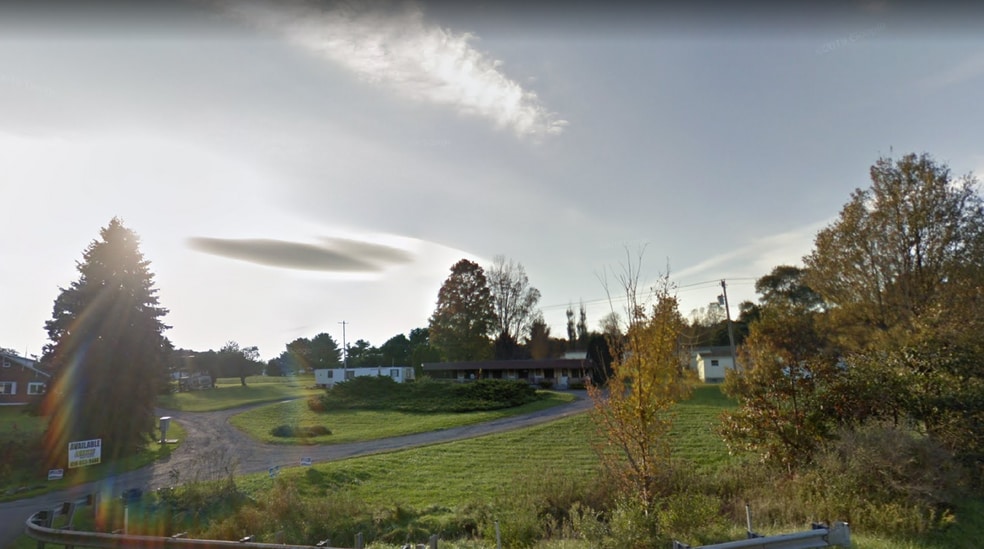 29 Clover Ln, Accident, MD for sale - Primary Photo - Image 1 of 1