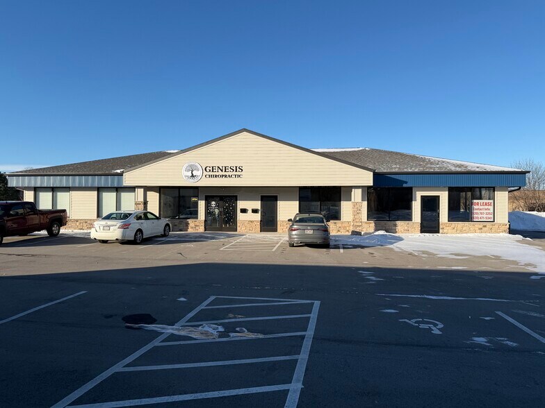 2121 S Schaefer St, Appleton, WI à louer - Photo du bâtiment - Image 2 de 9