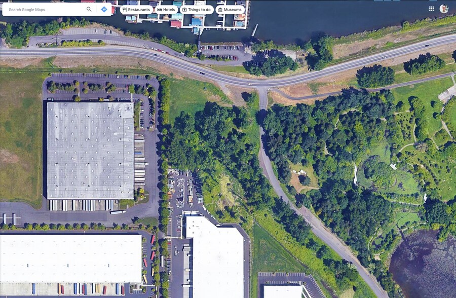 NE Marine Drive, Portland, OR à vendre - Photo du bâtiment - Image 2 de 4