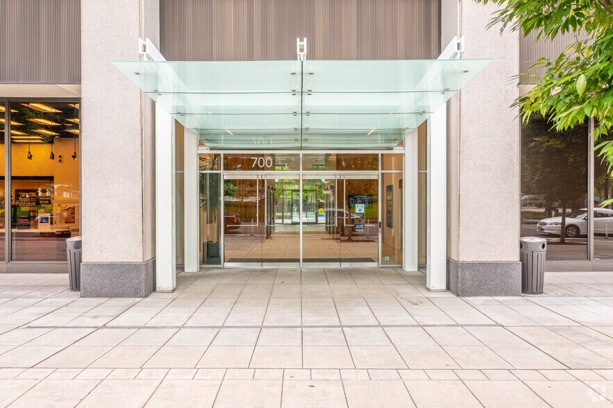 700 NE Multnomah St, Portland, OR à louer - Photo du bâtiment - Image 3 de 4