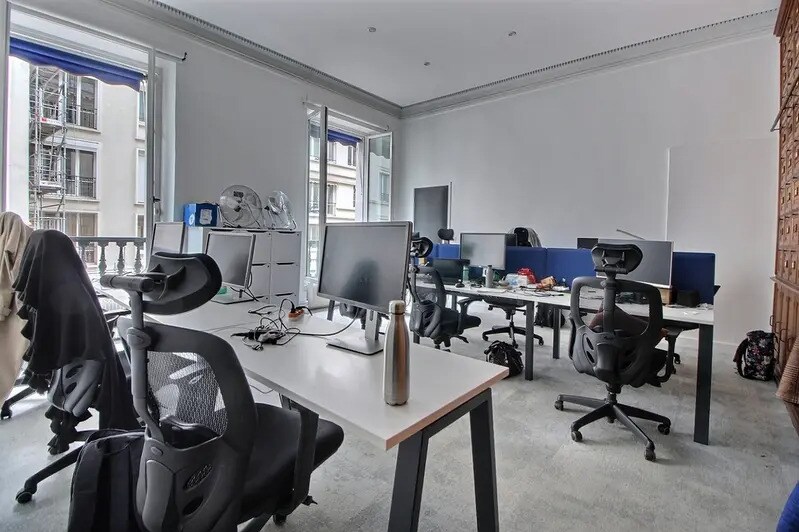 1-1 Rue D'Hauteville, Paris à louer - Photo du bâtiment - Image 1 de 10