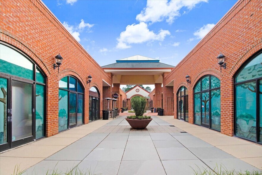 2425 Kildaire Farm Rd, Cary, NC à louer - Photo du bâtiment - Image 3 de 6