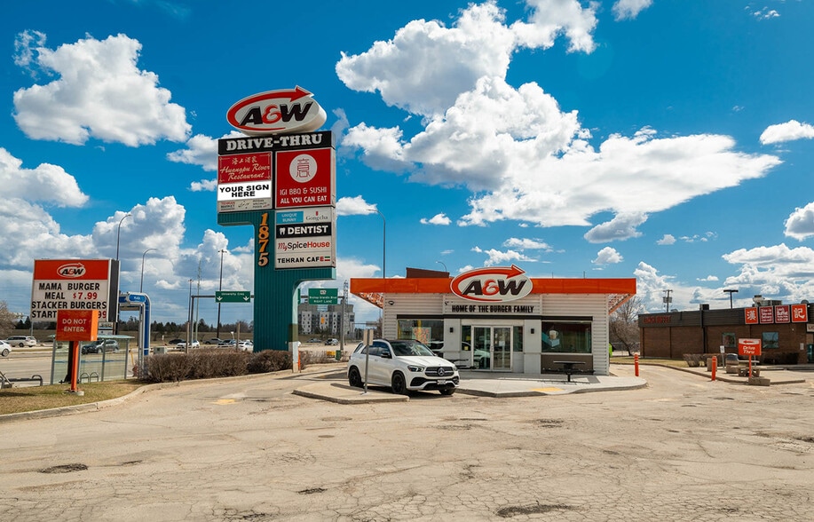 1875 Pembina Hwy, Winnipeg, MB for lease - Building Photo - Image 2 of 8