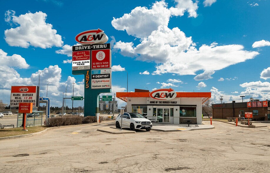 1875 Pembina Hwy, Winnipeg, MB à louer - Photo du bâtiment - Image 2 de 8