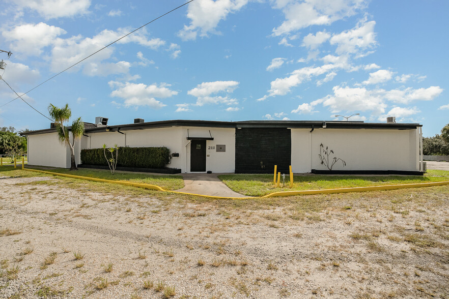 211 Nieman Ave, Melbourne, FL for sale - Primary Photo - Image 1 of 36