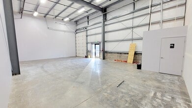 2345 McGilchrist St SE, Salem, OR for lease Interior Photo- Image 1 of 4