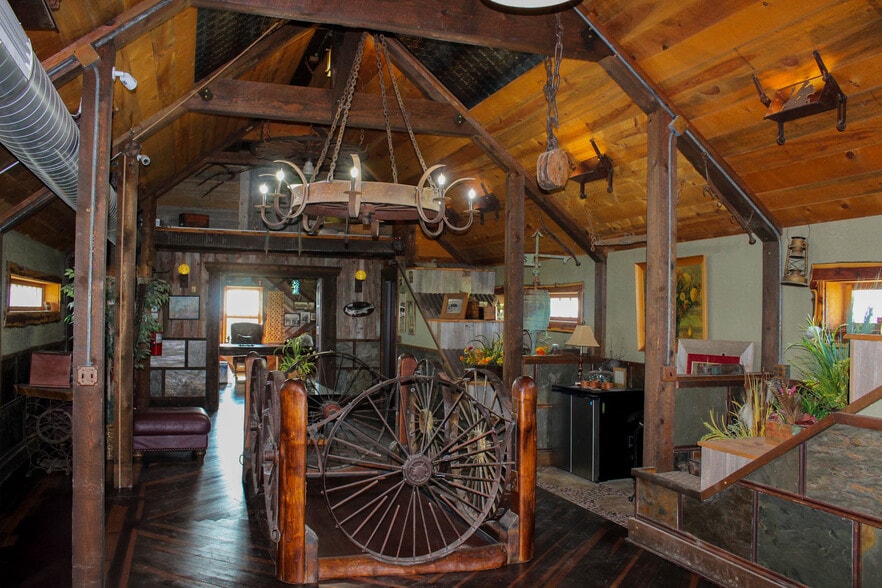 26501 Ida St, Valley, NE for lease - Building Photo - Image 3 of 5