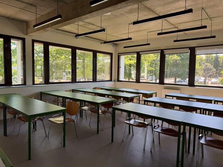Office in Bordeaux for lease - Interior Photo - Image 1 of 5