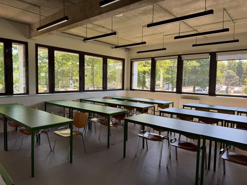 Office in Bordeaux for lease Interior Photo- Image 1 of 6