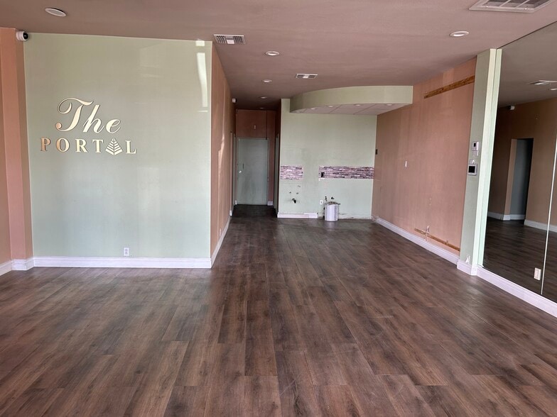 900 S Valley View Blvd, Las Vegas, NV for lease - Building Photo - Image 2 of 12