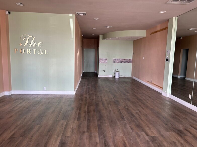 900 S Valley View Blvd, Las Vegas, NV à louer - Photo du bâtiment - Image 2 de 12