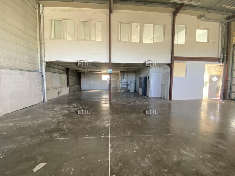 Flex in Combs-la-Ville for sale - Interior Photo - Image 3 of 8