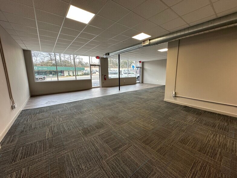 600 Laurens Rd, Greenville, SC à louer - Photo du bâtiment - Image 2 de 12