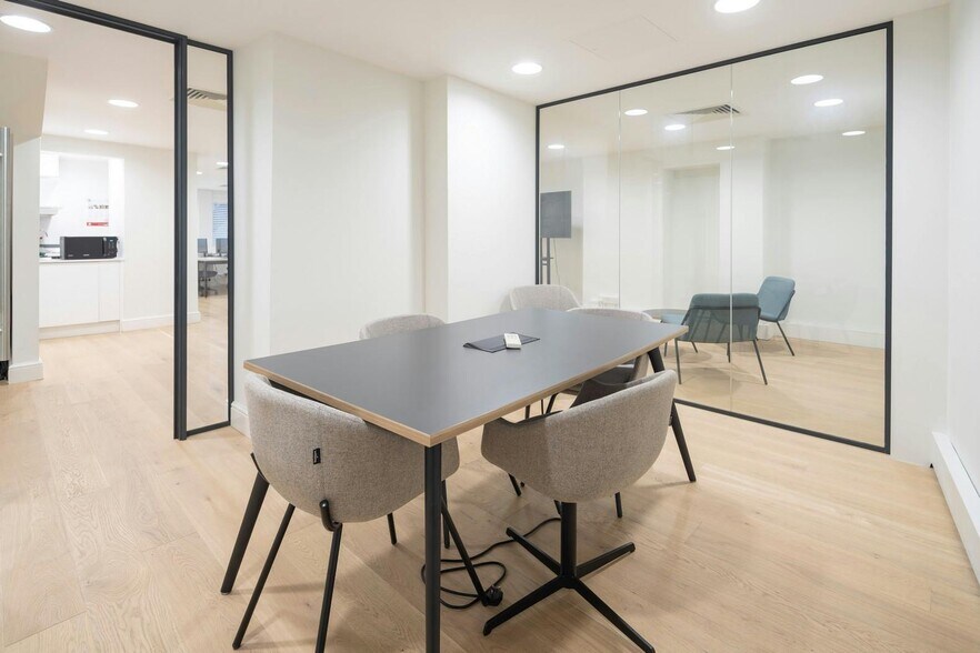 9 Warwick Ct, Londres à louer - Photo du bâtiment - Image 2 de 18