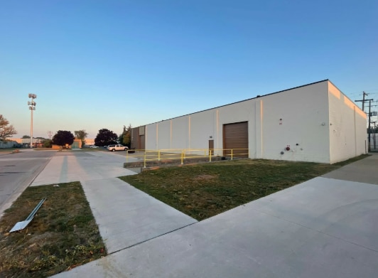 640 Minnesota Dr, Troy, MI for lease - Building Photo - Image 3 of 5
