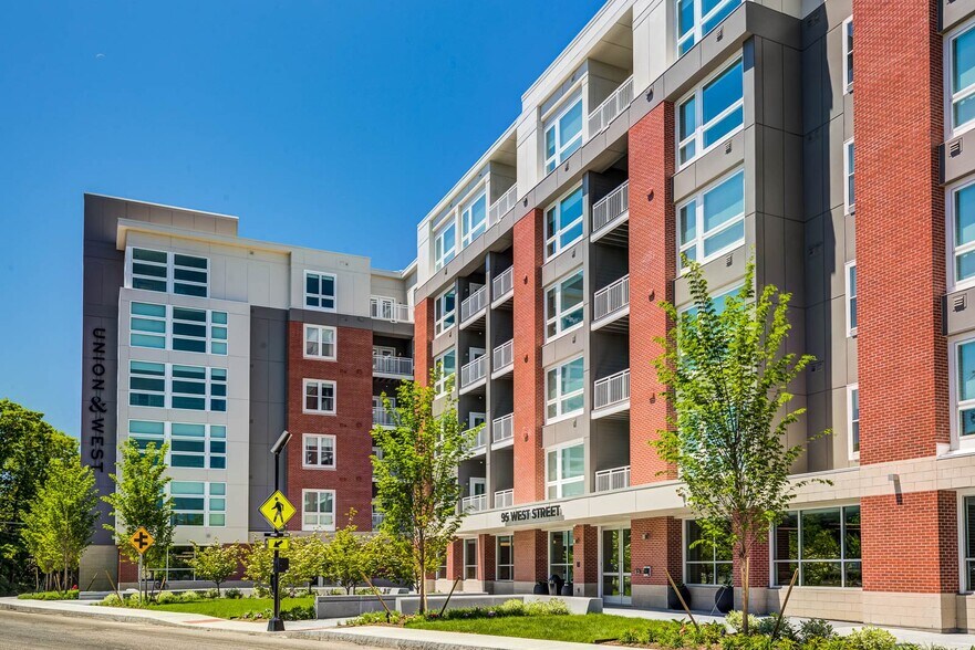 95 West St, Walpole, MA à louer - Photo du bâtiment - Image 3 de 9