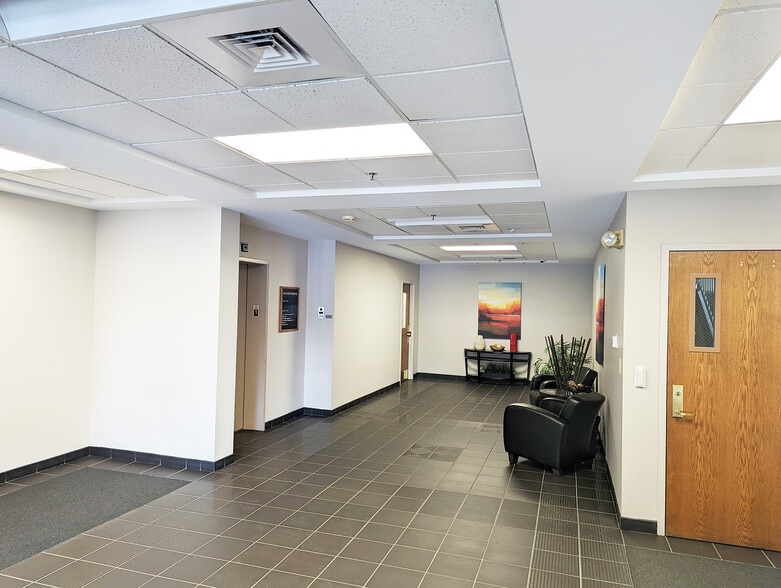 15 N Southwood Dr, Nashua, NH for lease - Interior Photo - Image 3 of 5