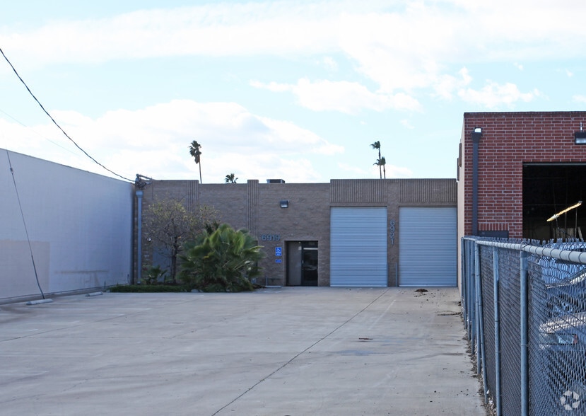 6919 Hayvenhurst Ave, Van Nuys, CA for lease - Building Photo - Image 1 of 3