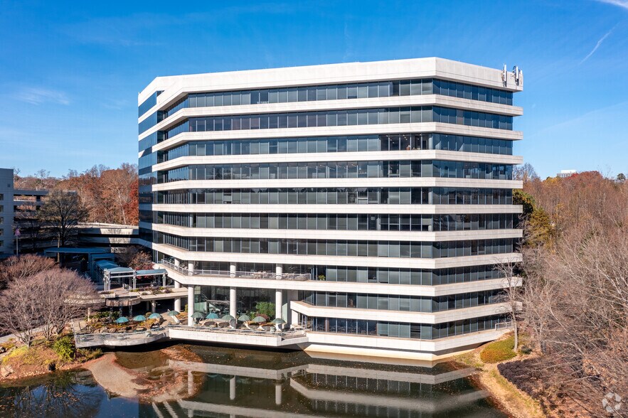 990 Hammond Dr NE, Atlanta, GA à louer - Photo du bâtiment - Image 2 de 16