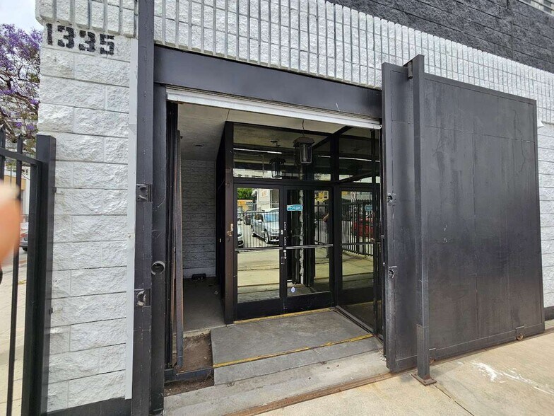 1335 S Hill St, Los Angeles, CA à louer - Photo du bâtiment - Image 2 de 13