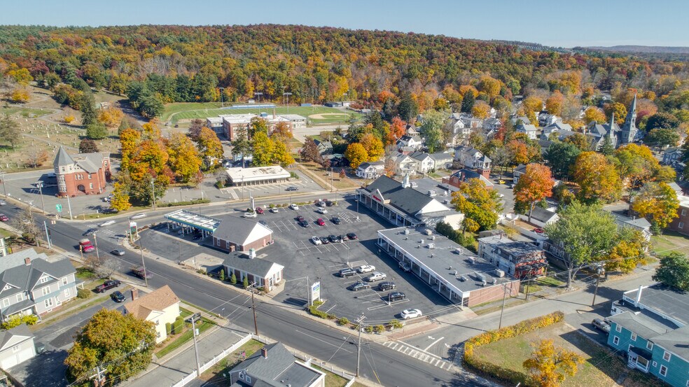 1033 Thorndike St, Palmer, MA à louer - Photo du bâtiment - Image 2 de 3
