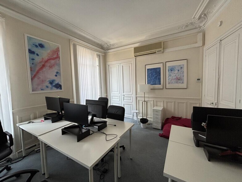 20 Rue Du Quatre Septembre, Paris à louer - Photo du bâtiment - Image 3 de 6