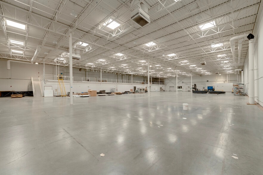 1551 Corporate Dr, Irving, TX for lease - Interior Photo - Image 2 of 28