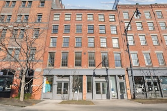 25-27 Peck Slip, New York, NY à louer Photo du bâtiment- Image 2 de 11