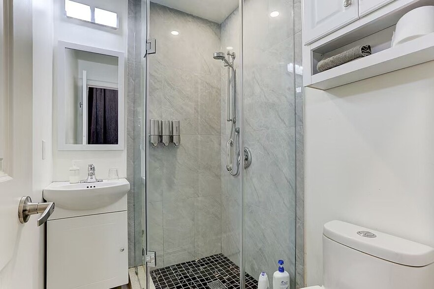 600 Parliament St, Toronto, ON à vendre - Photo intérieure - Image 1 de 7