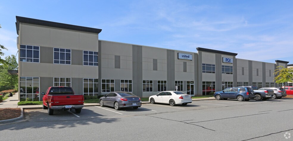 307 Oates Rd, Mooresville, NC à louer - Photo du bâtiment - Image 2 de 2