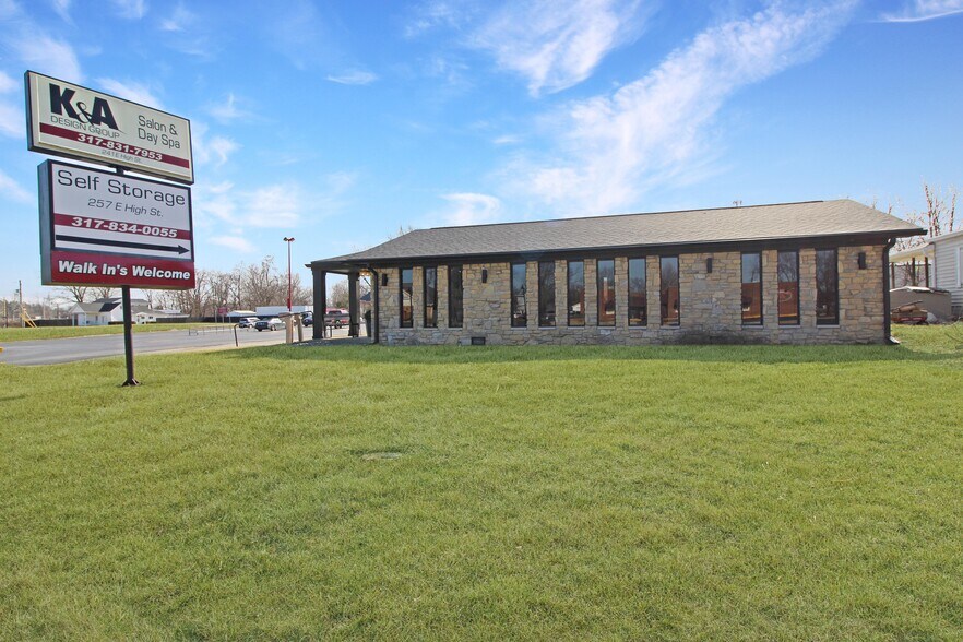 241 E High St, Mooresville, IN for sale - Primary Photo - Image 1 of 12