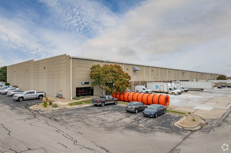 10560-10636 Lackman Rd, Lenexa, KS for sale - Building Photo - Image 1 of 1