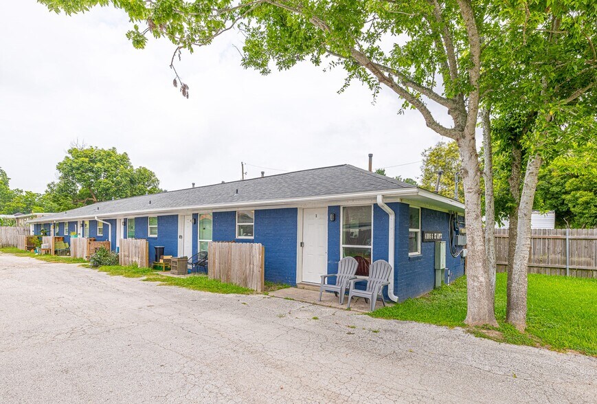 4806 6th St, Bacliff, TX à vendre - Photo du bâtiment - Image 1 de 12