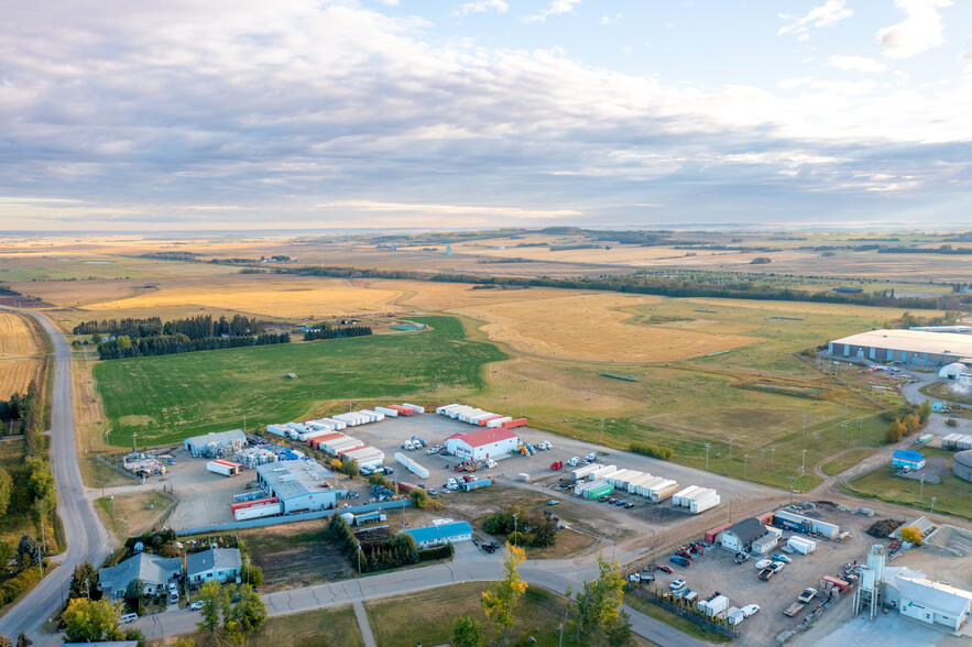 6340 C & E Trl, Innisfail, AB à vendre - Photo du bâtiment - Image 3 de 13