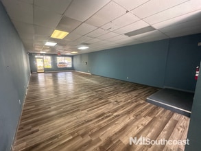 1000-1070 SE Port Saint Lucie Blvd, Port Saint Lucie, FL for lease Interior Photo- Image 2 of 6