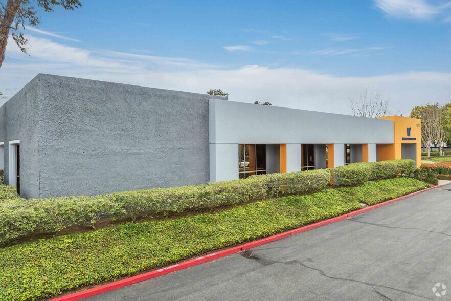 1071 Camelback St, Newport Beach, CA for lease - Primary Photo - Image 1 of 5