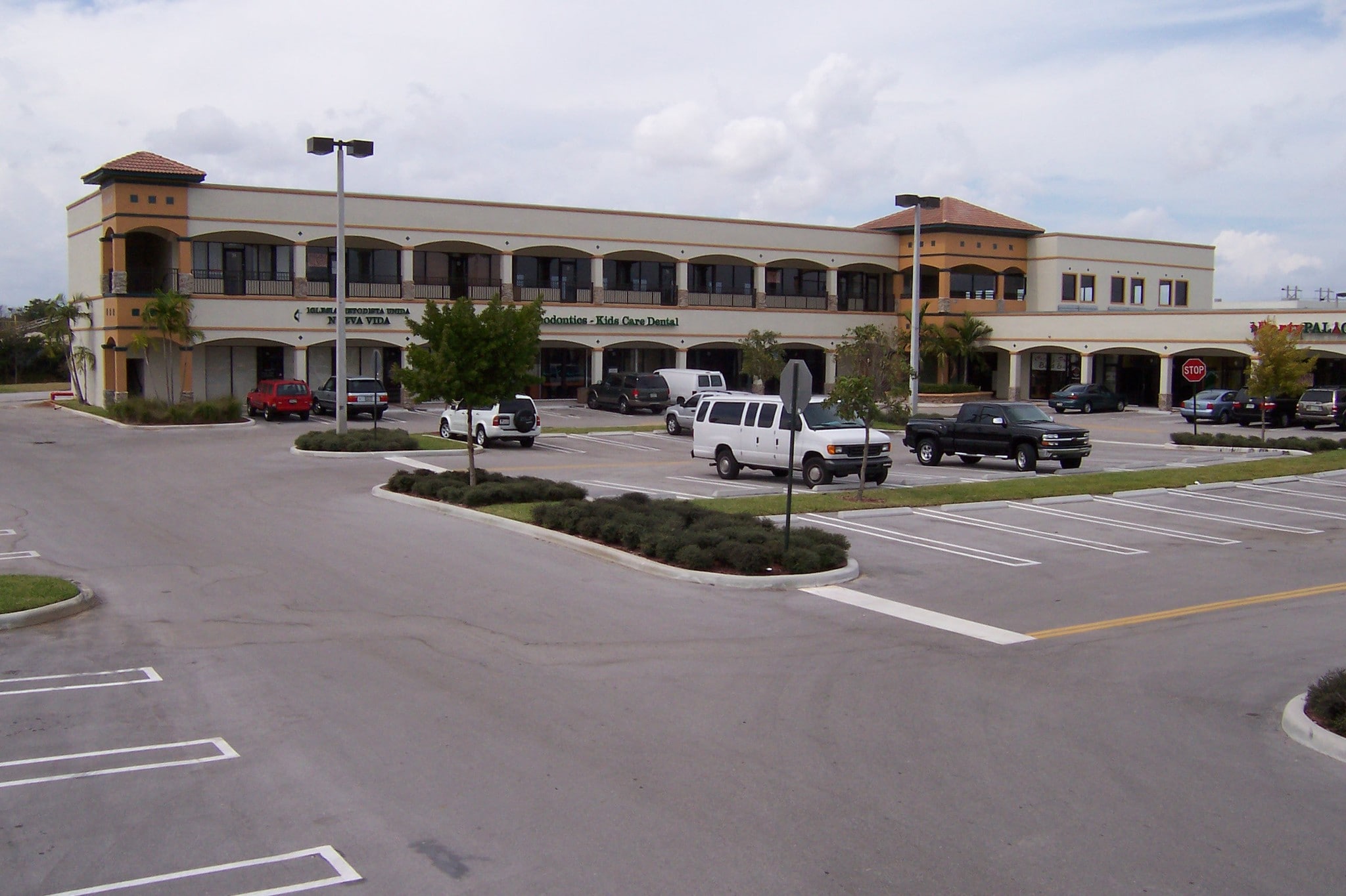 6941 SW 196th Ave, Pembroke Pines, FL for lease Primary Photo- Image 1 of 12