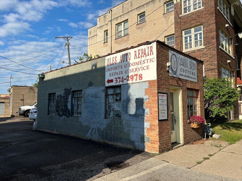 2400 Hennepin Ave, Minneapolis, MN à vendre - Photo du bâtiment - Image 3 de 7