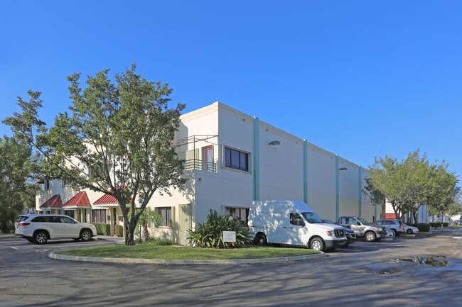 Plus de détails pour 6500 W Rogers Cir, Boca Raton, FL - Local d'activités à louer