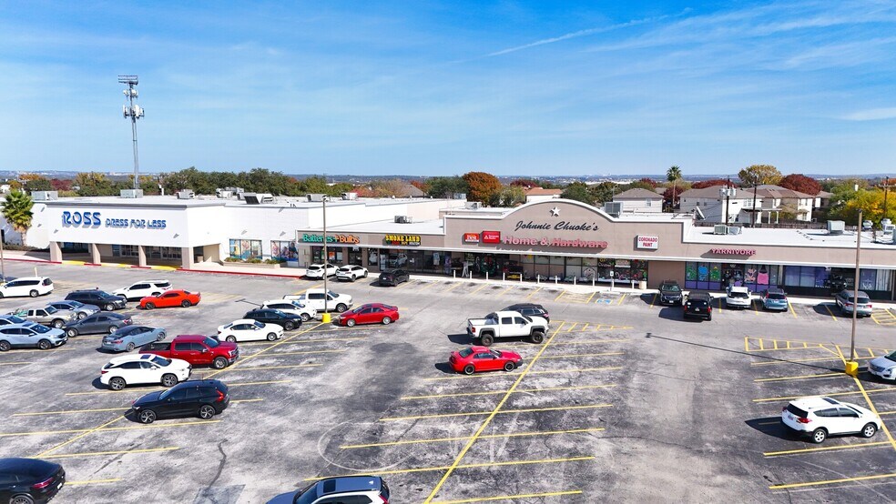 2325-2399 NW Military Hwy, San Antonio, TX à louer - Photo du bâtiment - Image 3 de 11