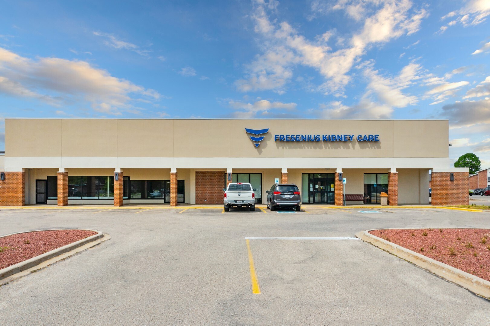 1319-1413 Creston Park Dr, Janesville, WI à louer Photo du bâtiment- Image 1 de 15