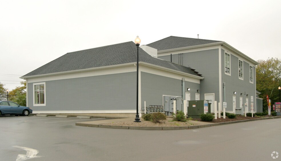 246 E Main St, Norton, MA à louer - Photo du bâtiment - Image 3 de 5