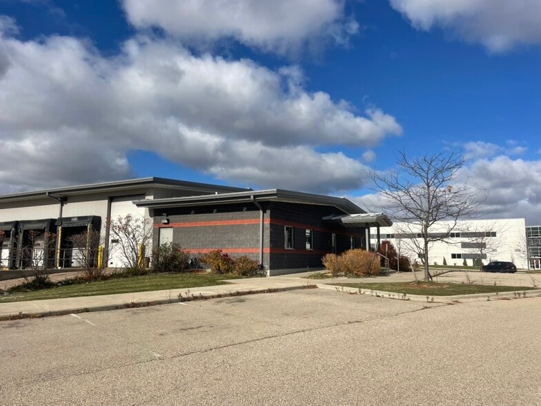 3841 Merchant St, Madison, WI for lease - Building Photo - Image 3 of 4