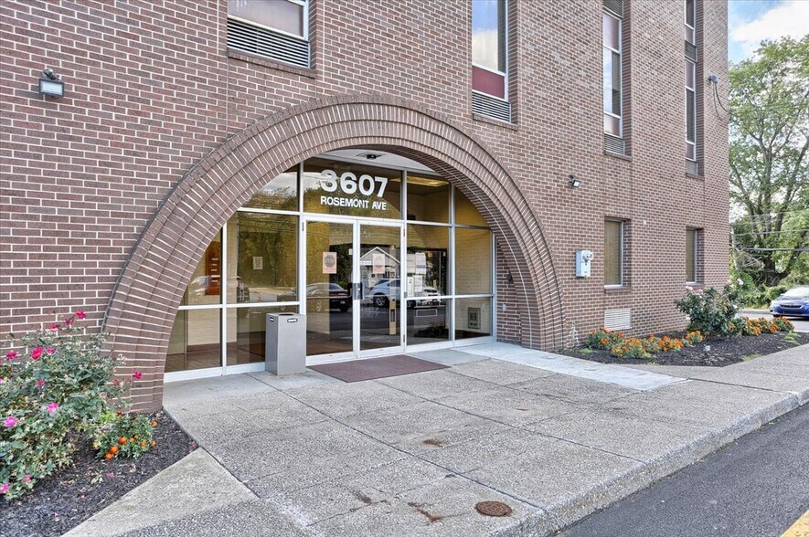 3607 Rosemont Ave, Camp Hill, PA à louer - Photo du bâtiment - Image 2 de 9