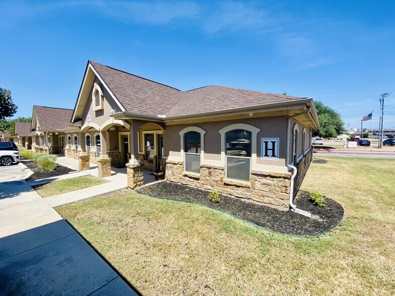 1619 E Common St, New Braunfels, TX à vendre - Photo du bâtiment - Image 2 de 24