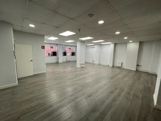 Plus de détails pour Multi-résidentiel à vendre