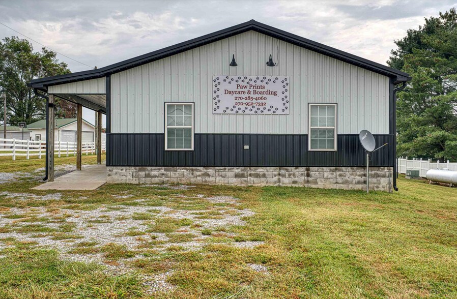 1601 ST RTE 56E STATE ROUTE 56E, Morganfield, KY à vendre - Photo du bâtiment - Image 1 de 32