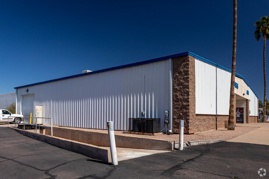 5002 S 40th St, Phoenix, AZ à louer - Photo du bâtiment - Image 2 de 5