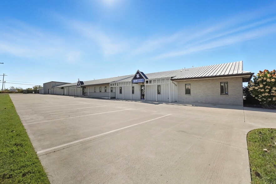 3911 Merchant Rd, Fort Wayne, IN for sale - Building Photo - Image 2 of 17