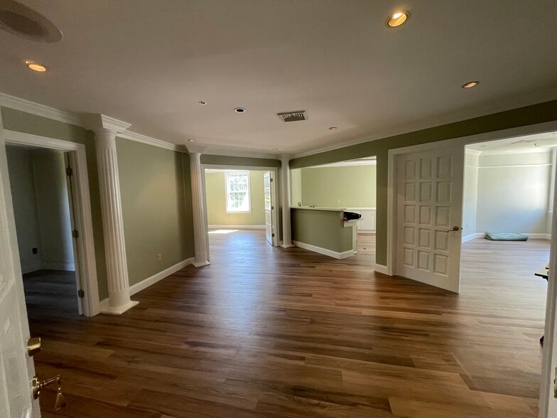 10 Melrose Dr, Farmington, CT à louer - Photo intérieure - Image 1 de 9